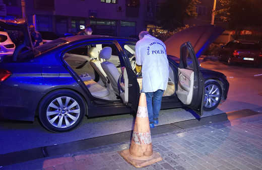 İzmir'de polise silahlı saldırı! Çıkan çatışmada biri polis iki kişi yaralandı