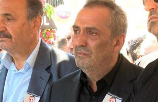 Yavuz Bingöl'den annesinin cenaze töreninde sitem dolu sözler: Yazıklar olsun...