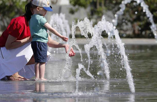 Fransa'da sıcak hava alarmı: Tüm etkinlikler iptal edildi