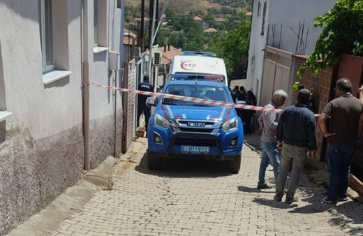 Manisa'da vahşet! Evli çift evlerinde bıçaklanarak öldürülmüş halde bulundu