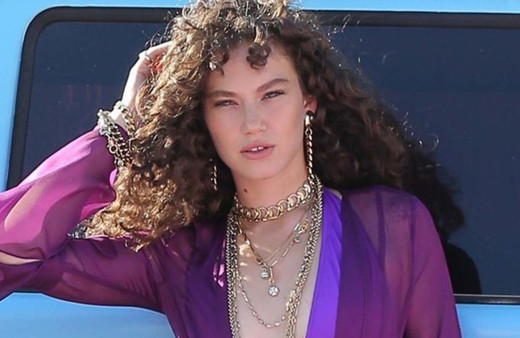 Melisa Şenolsun'dan görülmemiş sansür! Göğüs ucu görününce bakın ne yaptı