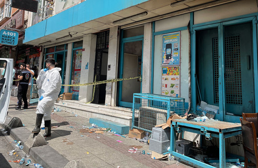 A 101 market deposunda facia! İçirde uyuyakalan çalışan yanarak öldü