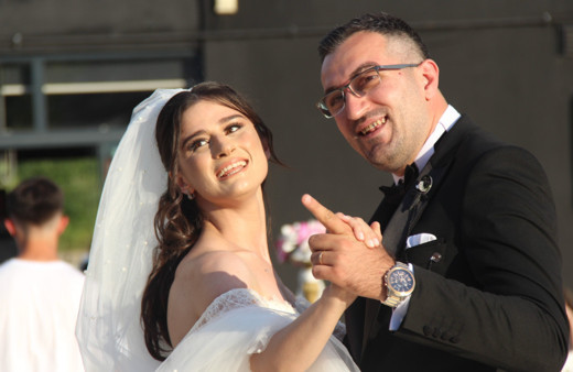 Böyle düğün arabası görmediniz! Damadın hayaliydi gerçek oldu