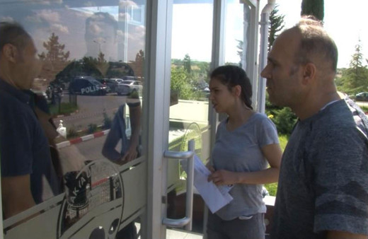 Koştu, depar attı ama yine de sınava geç kaldı baba tepki gsöterdi çocukların geleceği ile oynuyorsunuz