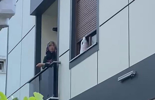  Ümraniye'de genç kadın 'beni dövüyor' diye kapıyı kilitledi! Dayakçı koca, 'eşim mahsur kaldı' diye itfaiye çağırdı