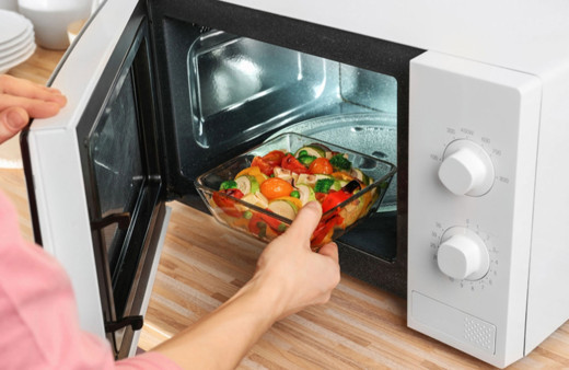Bu besinleri kesinlikle mikrodalga fırında ısıtmayın gıda zehirlenmesine yol açıyor