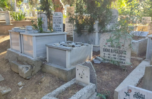 Kocaeli'de bebek mezarlarının taşlarını parçaladılar