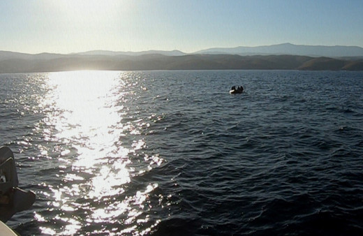 İzmir açıklarında 32 göçmen kurtarıldı