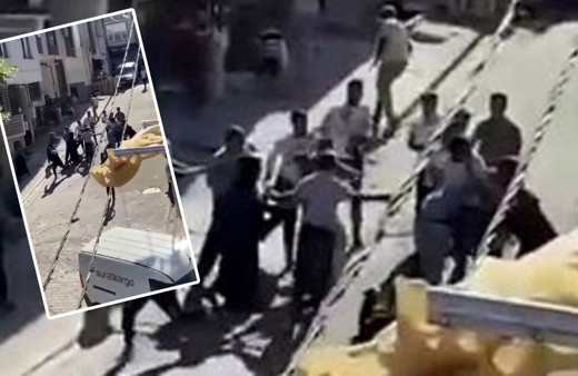 Ev sahibi ile kiracı birbirine girdi: Ortalık savaş alanına döndü