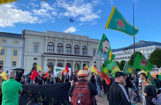 Bir skandal daha! NATO'ya üye olmak isteyen İsveç'te PKK yandaşları gövde gösterisi yaptı