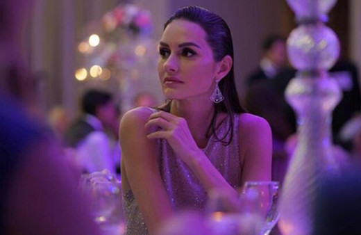 "5 Bin TL'lik kombinle de şık olunur" demişti. Yasemin Özilhan kiralık kıyafete merak sardı!