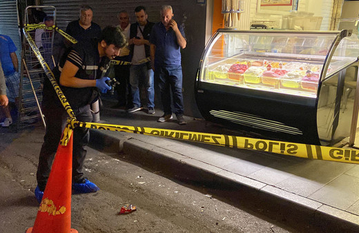İstanbul Kağıthane’de dondurmacıya silahlı saldırı: 1’i çocuk 2 yaralı