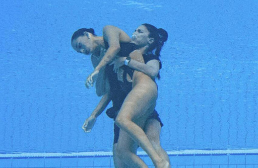 ABD'li yüzücü korkuttu! Suyun altında bayıldı, boğulmaktan son anda kurtarıldı