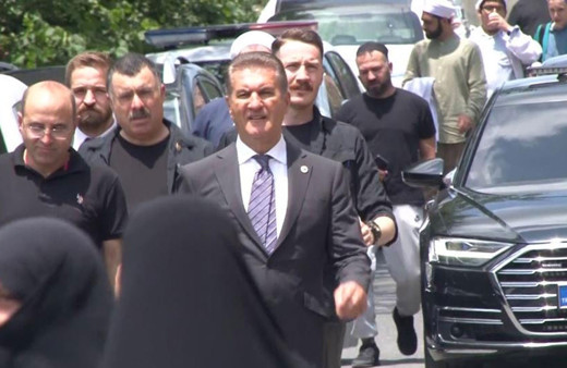 Mustafa Sarıgül'den vefat eden Mahmut Ustaosmanoğlu’nun evine taziye ziyareti