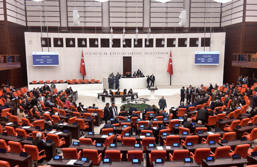 TBMM tutanaklarında bir ilk: 'Bilinmeyen Dil' kayıtlara geçti! 2 saat sonra değiştirildi