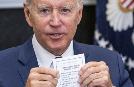 ABD Başkanı Biden kendisine verilen talimatları yanlışlıkla ifşa etti