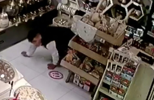 Yürüyerek girdi sürünerek çıktı! Sancaktepe'deki görüntü pes dedirtti