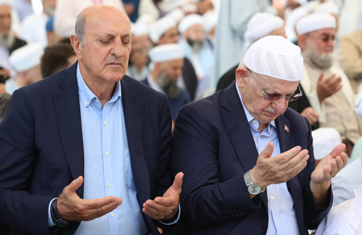 Mahmut Ustaosmanoğlu cenazesi CHP'yi karıştırdı Kesici’den önce Temel Bey ve Ahmet Bey’i masadan atalım!