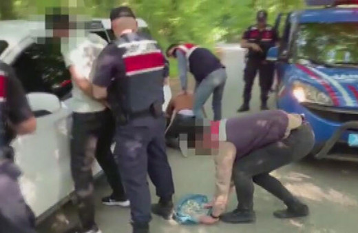 715 sikkeyi jandarmaya satmaya çalışan kaçakçılar böyle yakalandı