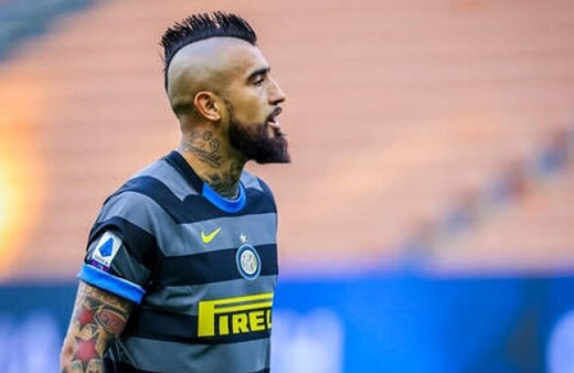 Galatasaray dünya yıldızı için harekete geçti! Vidal için cazip teklif