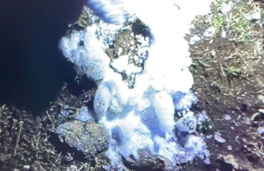 Gökten düşen buz kütlesi bomba gibi düştü çoban ölümden saniyelerle kurtuldu!