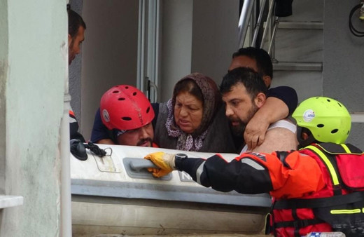 Evleri boşaltın sel var durum fena! Meteoroloji 'en tehlikeli gün' diyor Samsun Kastamonu, Bartın...