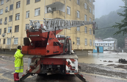 Kastamonu'da şiddetli yağış etkili olmaya devam ediyor: Evlerinde mahsur kalanlar tahliye ediliyor