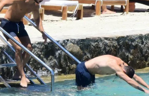 Kubilay Aka ve Kaan Yıldırım'dan erkek erkeğe Bodrum tatili!