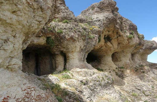 Bu mağara binlerce yıldır gizemini koruyor! Vatandaş içeriye girmeye korkuyor