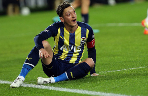 Mesut Özil geri mi dönüyor? Ali Koç yıldız futbolcu ile görüşecek