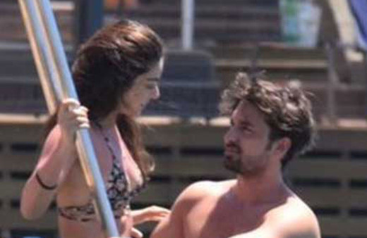 Ayça Ayşin Turan ve Alp Navruz çiftinden Bodrum'da aşk dolu tatil!