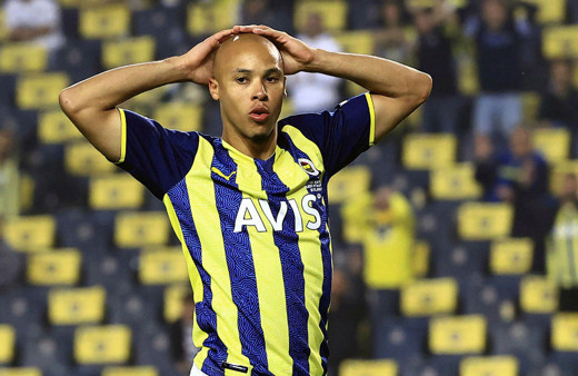 Jorge Jesus'un kadroda düşünmediği Tisserand'a talip var