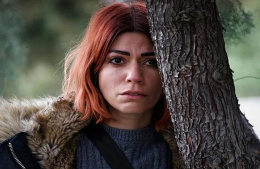 Arkadaşız demişti! Ceren Moray fena halde yakalandı, Alaçatı'da köşe kapmaca oynadı! Doğu Orcan ile...