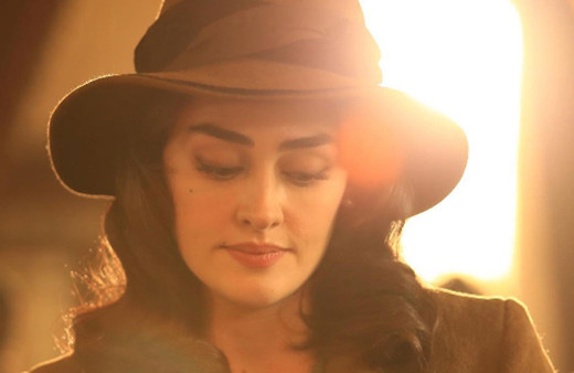 Esra Bilgiç güzelliği ile sosyal medyayı ikiye böldü! Estetik güzeli mi yoksa doğal güzel mi tartışması çıktı