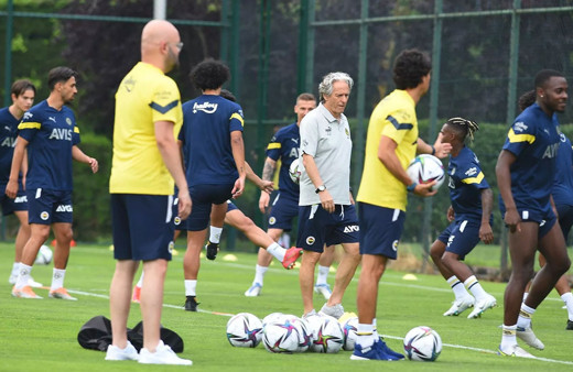 Fenerbahçe'de Avusturya'daki kampa katılacak kadro belli oldu! İşte kadroda yer almayan isimler