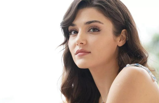 Aleyna Tilki'den sonra Hande Erçel'de arabada poz verdi! Sosyal medyayı yıktı geçti