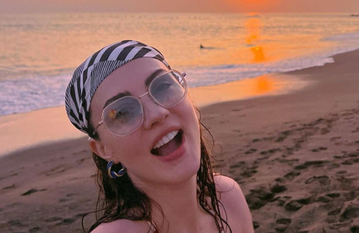 Burcu Özberk mezun oldu, kep attı! O görüntülere beğeni yağdı