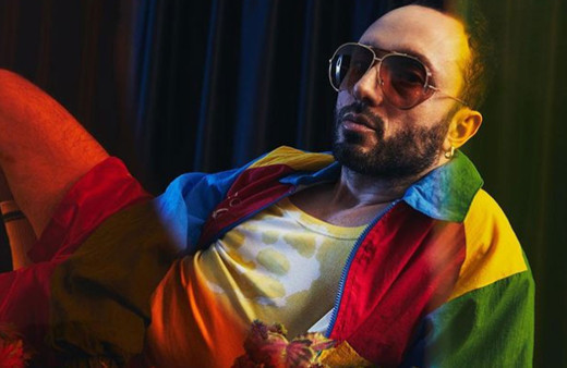 Mabel Matizin yeni klibindeki LGBT vurdusu izleyenleri çileden çıkardı! Sosyal medya ikiye bölündü