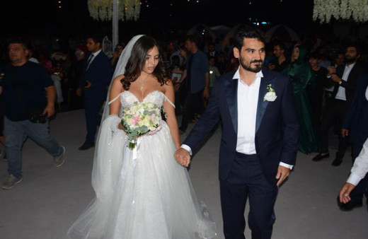 Manchester City'nin yıldızı İlkay Gündoğan dünya evine girdi