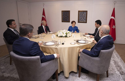 6'lı Masada dikkat çeken objeler! İşte o objeler ve simgesel anlamları...