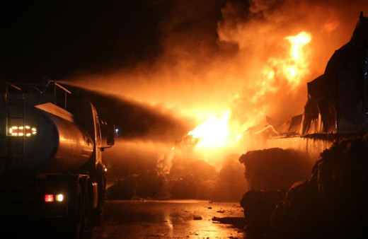 Kahramanmaraş'ta geri dönüşüm tesisinde yangın çıktı