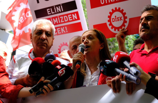 DİSK'ten enflasyon için TÜİK'e protesto: Emekçilerin hakkı gasbedildi