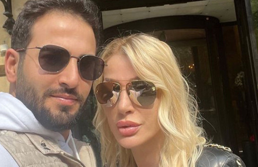 Seda Sayan düğüne gelmeyen kaynanasının elini öpmeye gitti! Kendisinden beş yaş büyük kaynanası ile ilk pozu verdi