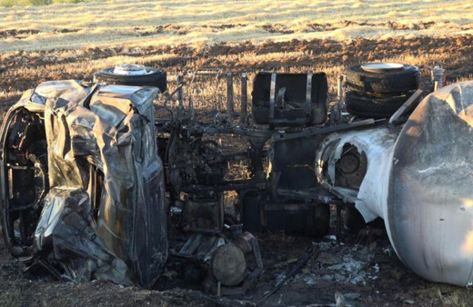 Aksaray’da korkunç kaza: Devrilen tankerin içinde yanarak can verdi