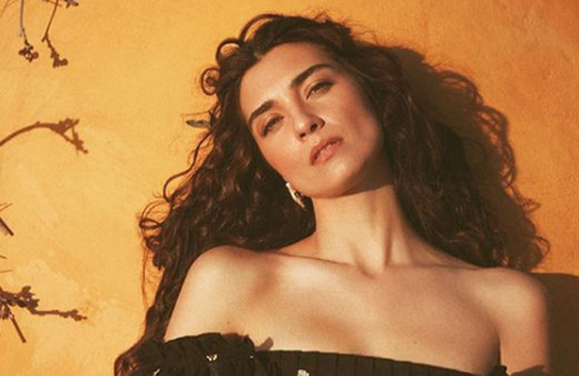 Doğal güzelliğiyle ünlüydü! Tuba Büyüküstün'de estetikliler kervanına katıldı