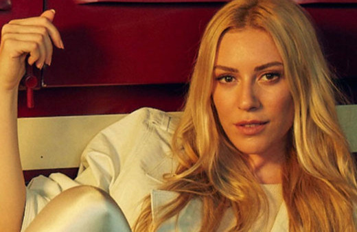 Kim der ki iki çocuk annesi! Sinem Kobal doğumdan sonra verdiği tatil pozları ile sosyal medyayı salladı