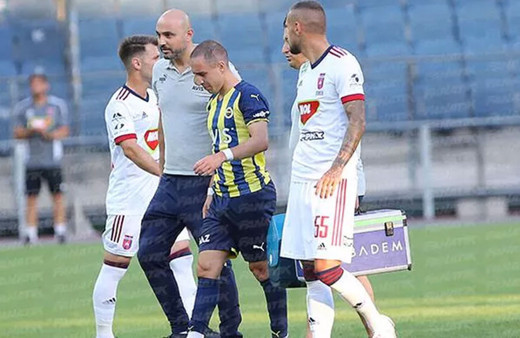 Fenerbahçe'de Emre Mor şoku 13 dakika sahada kalabildi