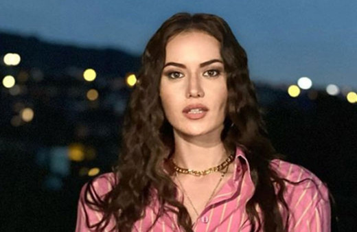 İkinci çocuğuna hamile olan Fahriye Evcen'in karnı göründü!