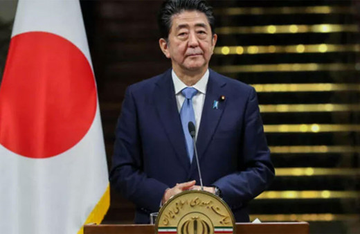 Eski Japonya Başbakanı Shinzo Abe'ye suikast! Konuşması sırasında göğsünden vuruldu