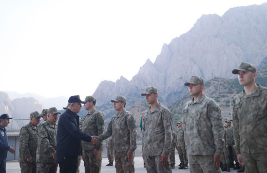 Hulusi Akar ve komutanlar Dağlıca'da! Münbiç ve Tel Rıfat’tan bazı tacizler başladı